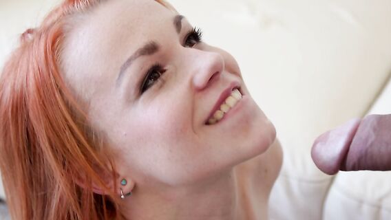 Качок после секса спустил сперму в рот рыжей девушки
